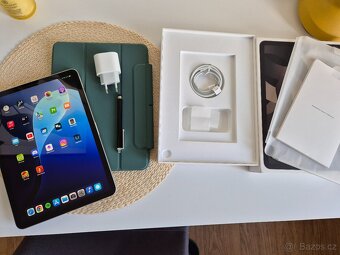 Apple iPad Air M1 (5th Gen) 64GB 2022 - 2