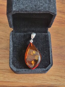 Nový krásný velký stříbrný přívěsek s jantarem - 2