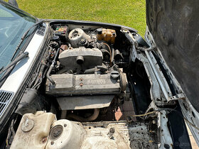 BMW 324d  E30 plastak PRODEJ NÁHRÁDNÍ DÍLY - 2