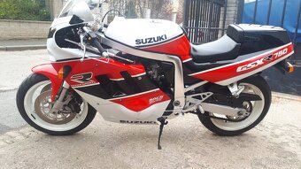Suzuki GSXR 750 - 2