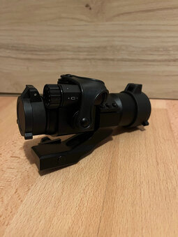 Kolimátor typu Aimpoint - 2