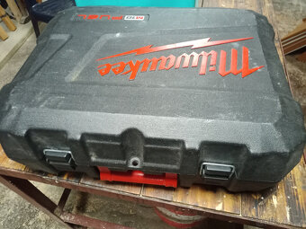 Hřebíkovačka Milwaukee M18 FFN-OC - 2