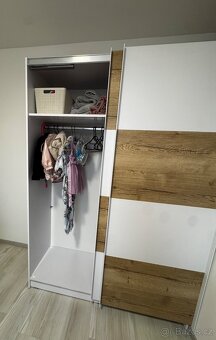 Šatní skříň - 2