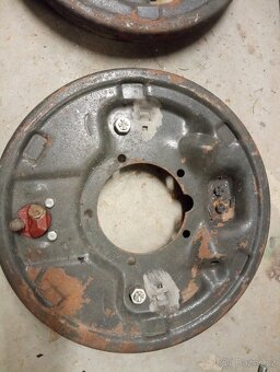 Brzdové štíty Avia ? - 2