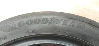 215/50/18 - 2