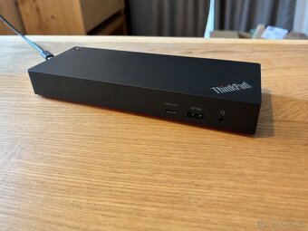 Lenovo ThinkPad Universal Thunderbolt 4 Dock 40B0 - 2