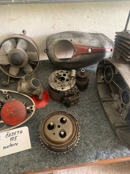 Skůtr Čezeta 175 zbytek motoru - 2