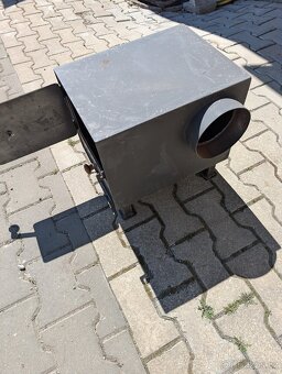 Topeniště k udírně. - 2