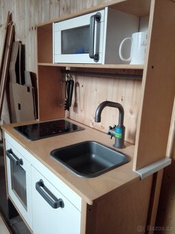 Prodám dětskou kuchyňku IKEA, běžné známky používání. Spor - 2