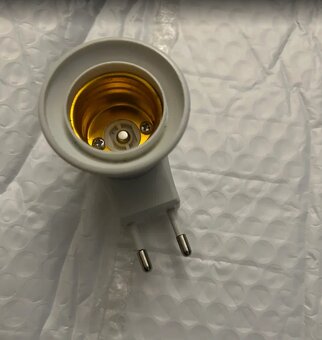 Adaptér na žárovku se závitem E27 230V - 2
