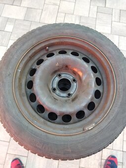 Prodám zimní pneu Nokian WR D4 195/60R16 - 2