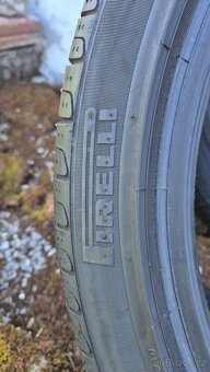 Letni pneu 235/40/R19 - 2