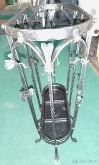 Kovaný stojan na deštníky - kovářská práce - 2