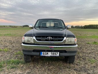 Toyota Hilux SR5 - 2