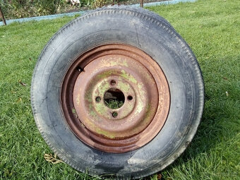 prodám staré kola 6-16 na Škodu - 2