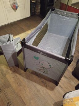 Dětská skládací přenosná postýlka. - 2