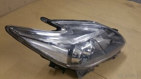 Predám na Toyotu Prius III 2013 P P Bi LED svetlomet - 2
