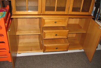 Rustikální komoda s vitrínou - 2