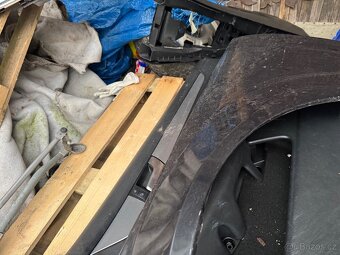 Levý Blatnik Mercedes w204 - 2