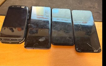 Prodám tyto 4 mobily na ND - 2