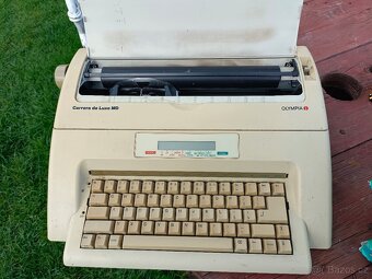 Starý elektrický psací stroj - 2