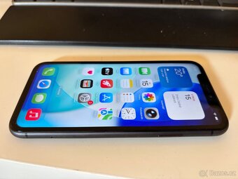 Apple iPhone 11 64GB - 2