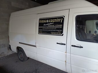 Auto s chladícím zařízením - 2