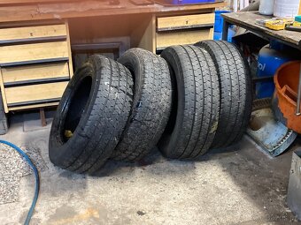 Prodám Barum 205/65 r15c - 2