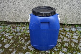 Prodám Plastový hranatý soudek s ušima 60 l - 2