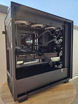 HERNÍ PC- R7 9800X3D/ RTX 5080 AORUS - 2
