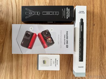 insta360 One RS Twin Edition Creator Kit - 2