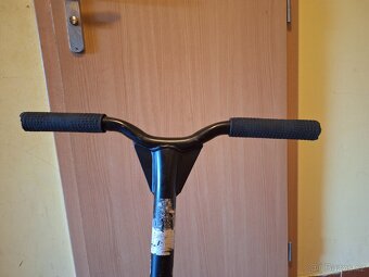 Dívčí koloběžka značky oxelo. - 2