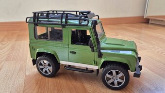 Bruder LAND ROVER DEFENDER - 2