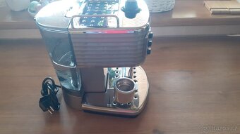 Kávovar Delonghi - 2