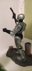 Figurka Robocop battle damaged mcfarlane + dvě knihy - 2
