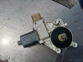Motorek stahovačky BMW E87 - 2