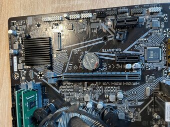 Rychlá a zánovní MB GIGABYTE H510M S2HV2+Intel i3 10100+16GB - 2