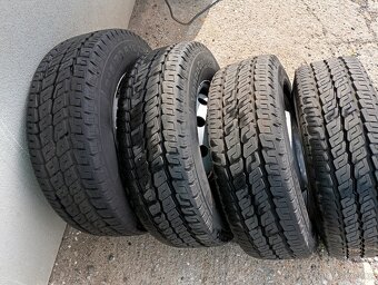 Continental Vanco Camper  215/70 R15 CP 109R - 2