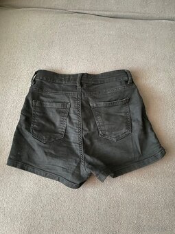 Dámské černé džínové kraťasy - 2