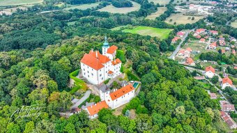 Řadový rodinný dům k rekonstrukci s výhledem na hrad Vysoký  - 2