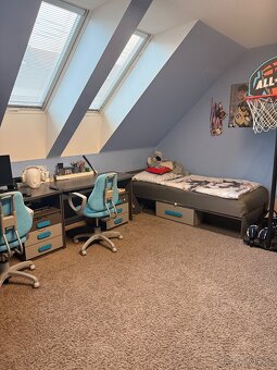 Dětský pokoj, postele, skříně, psací stoly, židle, tv - 2