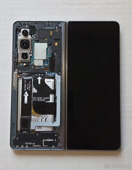 Samsung Galaxy Z Fold 4 poškozený - 2