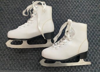 Dívčí lední brusle - 2