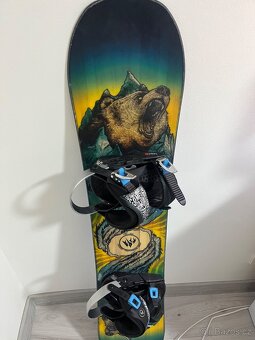 Nabízím pěkný dětský snowboard Jones PRODIGI 130cm. - 2