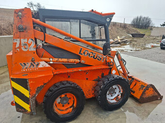 Predam smykovy nakladac unc locust 752 - 2