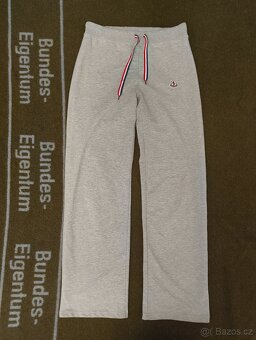 Šedé tepláky Moncler - 2