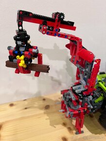 Lego Technic 42054, traktor Class Xerion 500 - 2