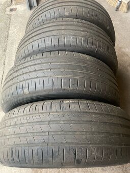 Pneu z nového auta 215/55 r17 - 2
