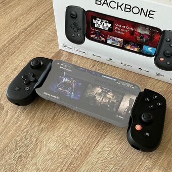 Gamepad Backbone One USB-C (zánovní, černý) - 2