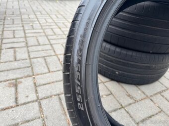 Pirelli P Zero 255/35/21 - 2